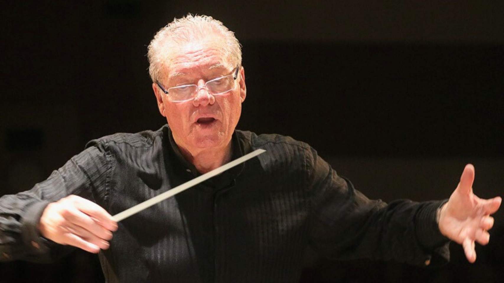 Aquest Ajuntament, en sessió plenària de data 5 de desembre de 2024, va acordar nomenar al Sr. JOAN GARCÍA IBORRA, a títol pòstum, com a Fill Predilecte del Municipi, per haver destacat de manera extraordinària per les seues qualitats, mèrits personals i els serveis prestats en benefici i honor del municipi de Muro de Alcoy. Es per la qual cosa, que el pròxim divendres 21 de febrer, a les 18.00h, al saló de plens, està previst realitzar un acte públic i solemne, per part de la Corporació Municipal, per tal de fer entrega als familiars de Joan García Iborra del diploma acreditatiu i la insígnia que acredite el títol de Fill Predilecte.